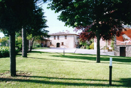 Casale visto dal prato